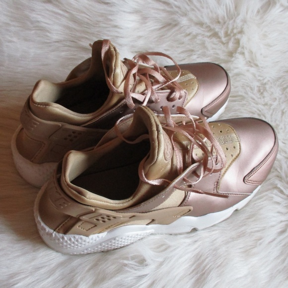 Nike Shoes - Rose Gold EUC Hurache